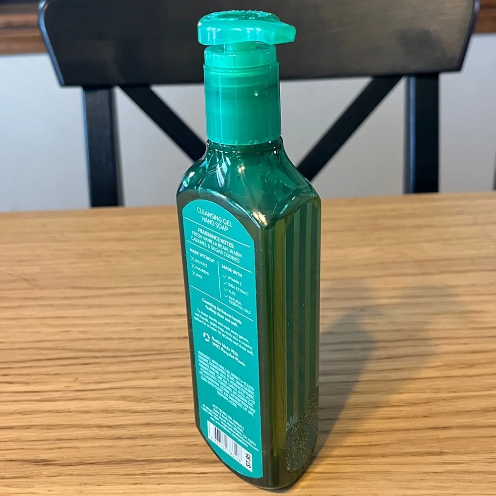 Bath & Body Works Cleansing Gel Hand Soap. Vanilla Bean Noel. - Picture 4 of 6